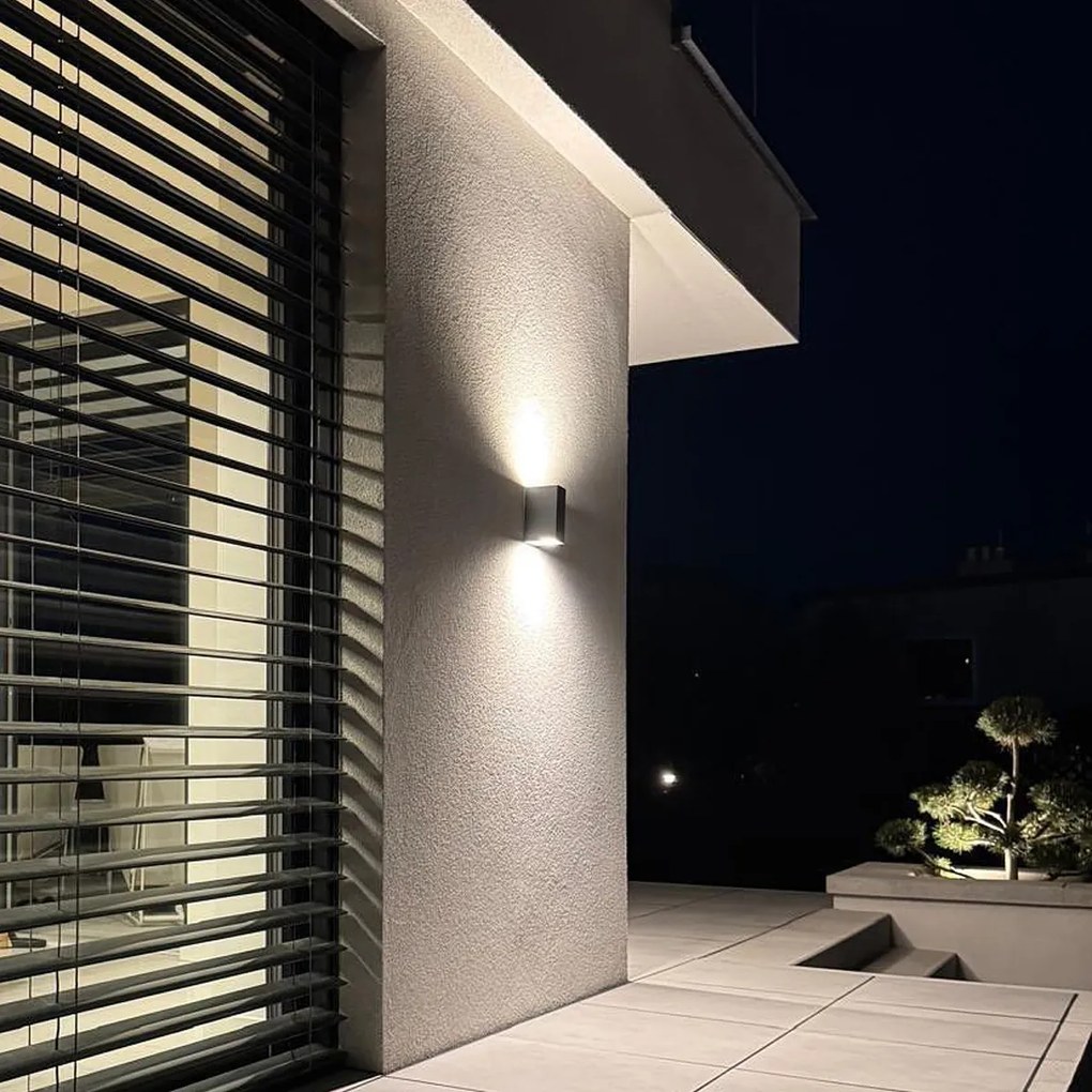 Nástenná lampa čierna 2-svetlo IP44 so senzorom súmraku - Baleno II