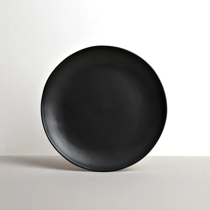 MIJ Guľatý tanier s nepravidelným okrajom MT čierna 24cm