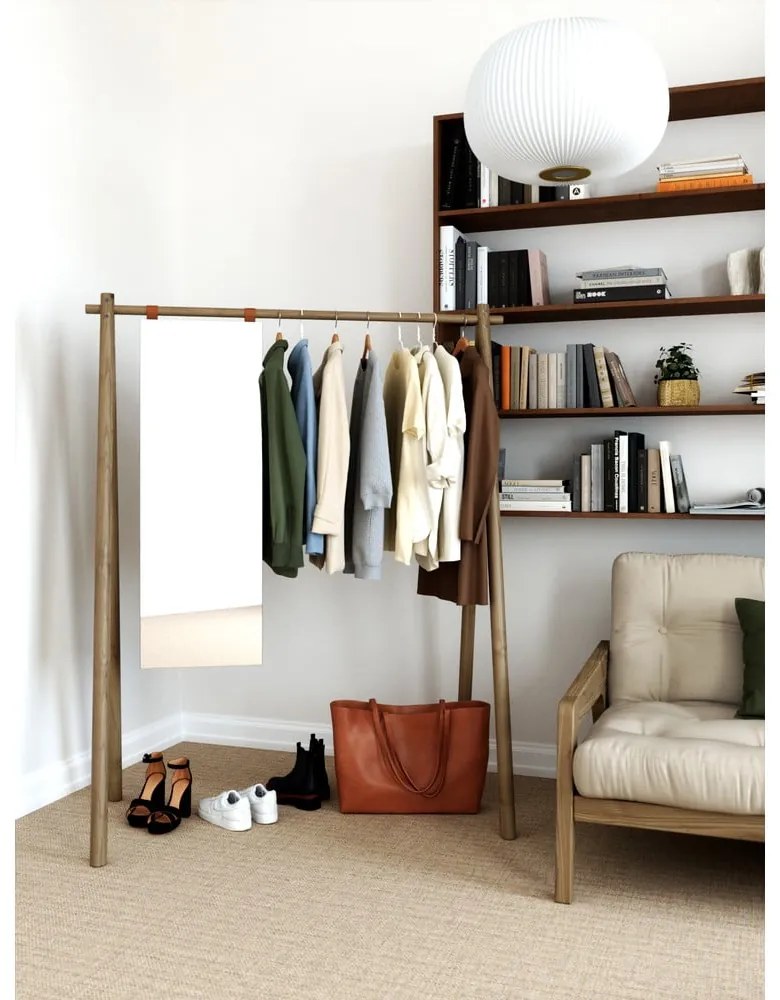 Hnedý stojan na oblečenie z borovicového dreva Hongi - Karup Design