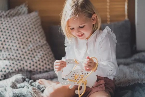 Montessori dřevěná prepletacia hračka - opice