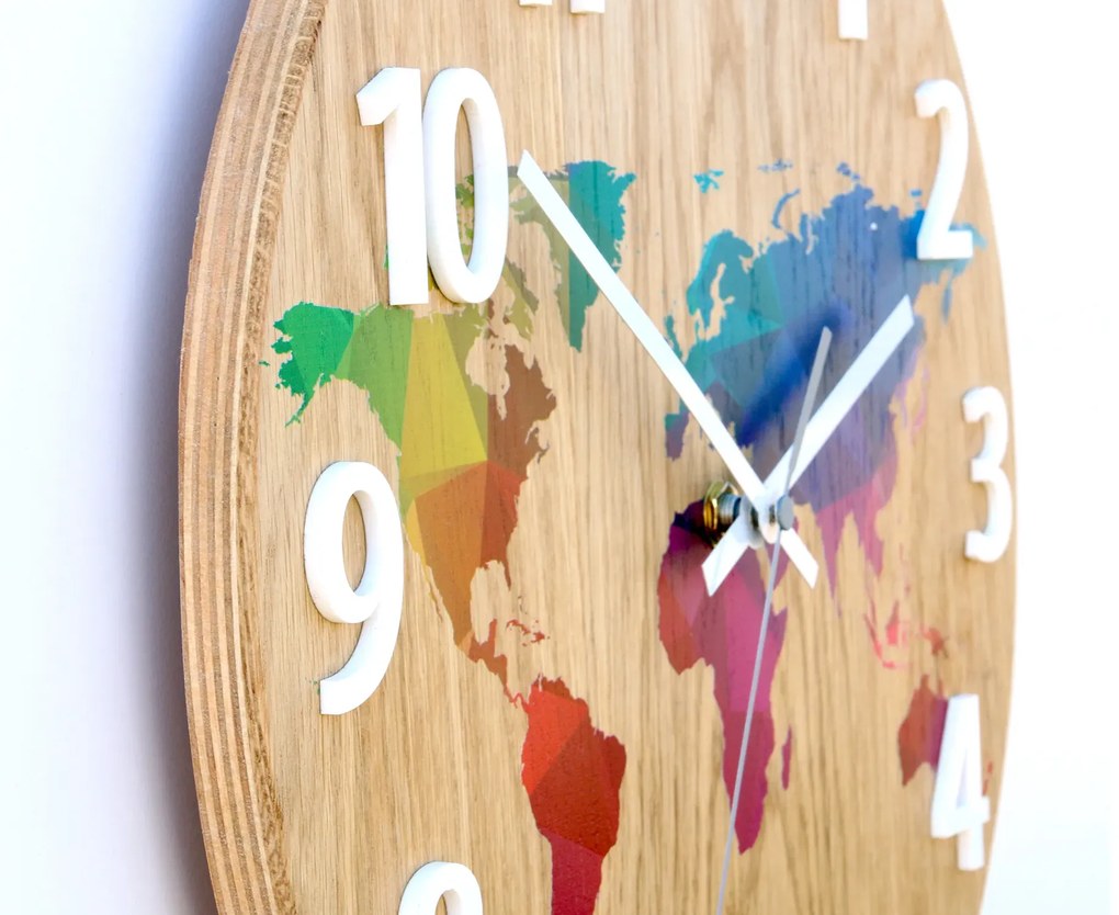 Dřevěné nástěnné hodiny Mapa Wood 33 cm hnědé/barevné