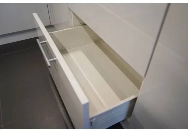 Kuchynská linka CELESTE 180 cm lesklá biela