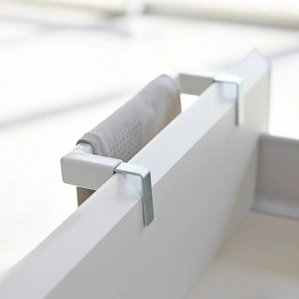 Biely závesný držiak na kuchynské utierky Tower – YAMAZAKI