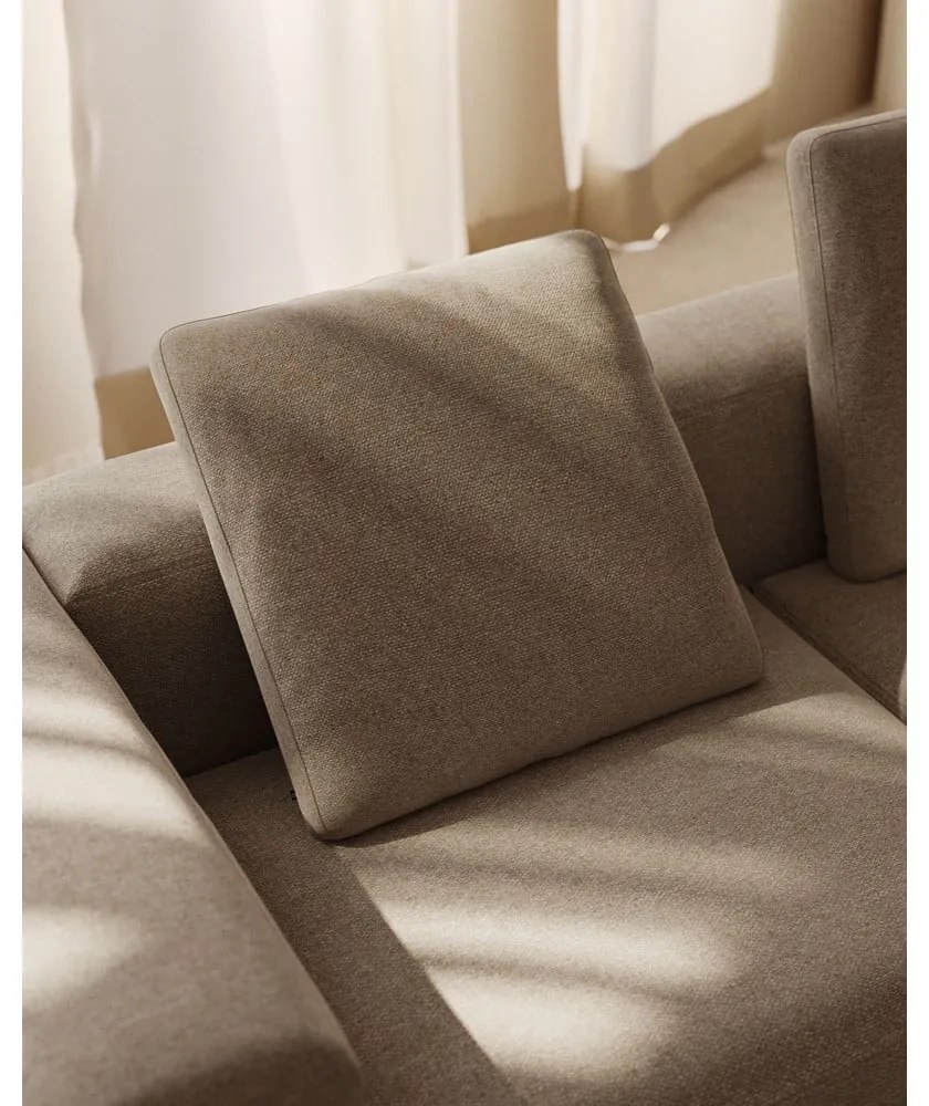 Béžový ženilkový vankúš na gauč Blok – Kave Home