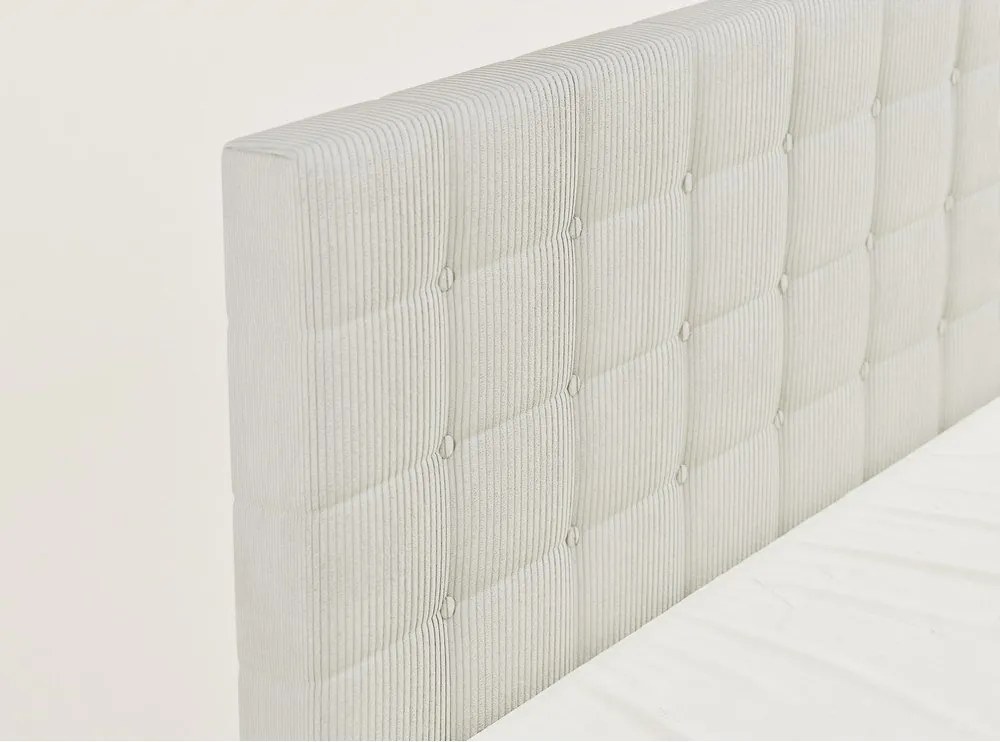 Krémová boxspring posteľ s úložným priestorom 200x200 cm Tasca – Maison de Rêve