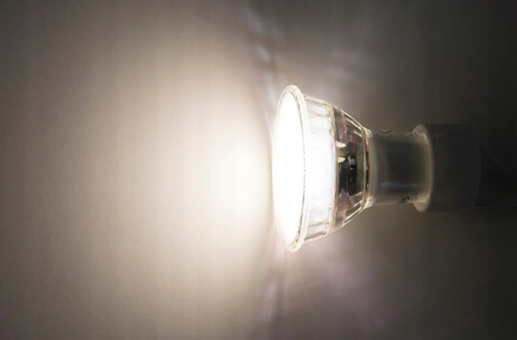 LED žiarovka Philips Corepro GU10 - 4,9 W - 550 Lm - neutrálna biela - Premium