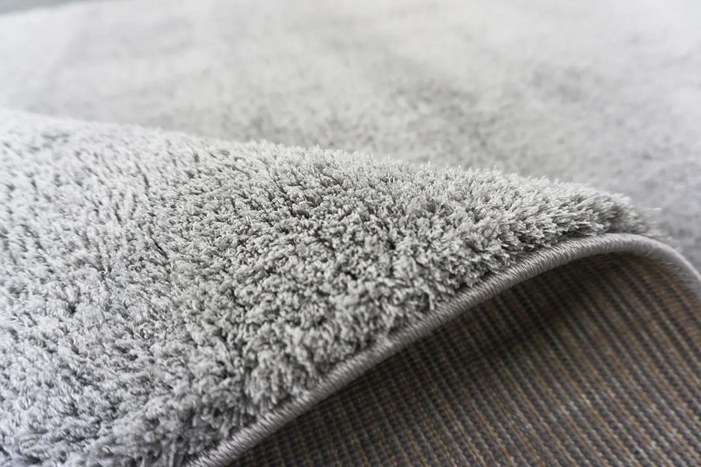 Koberec Microsofty 8301 Light Grey – sivý shaggy obdĺžnik Rozmer: 80x150 cm