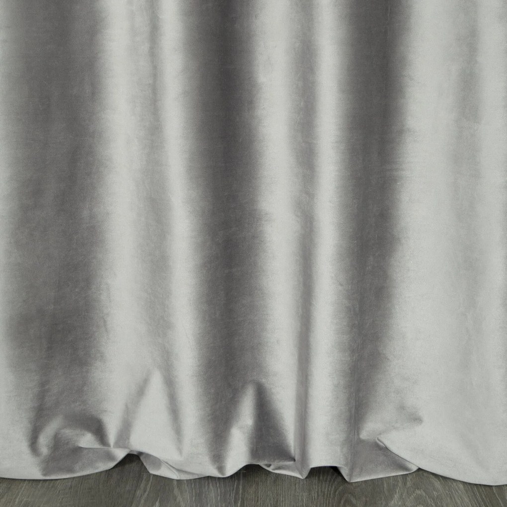 ZATEMŇOVACÍ ZÁVES NA KRÚŽKOCH PERI 140X250 CM STRIEBORNÁ