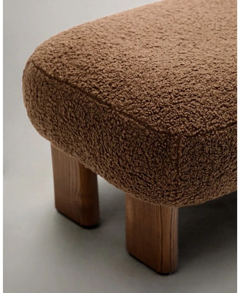 Hnedá podnožka z textílie buklé Nema – Kave Home