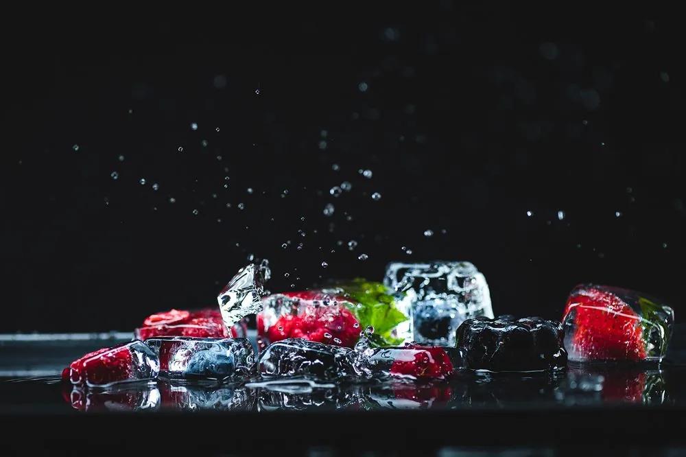 Samolepiaca fototapeta detail ľadových kociek s ovocím