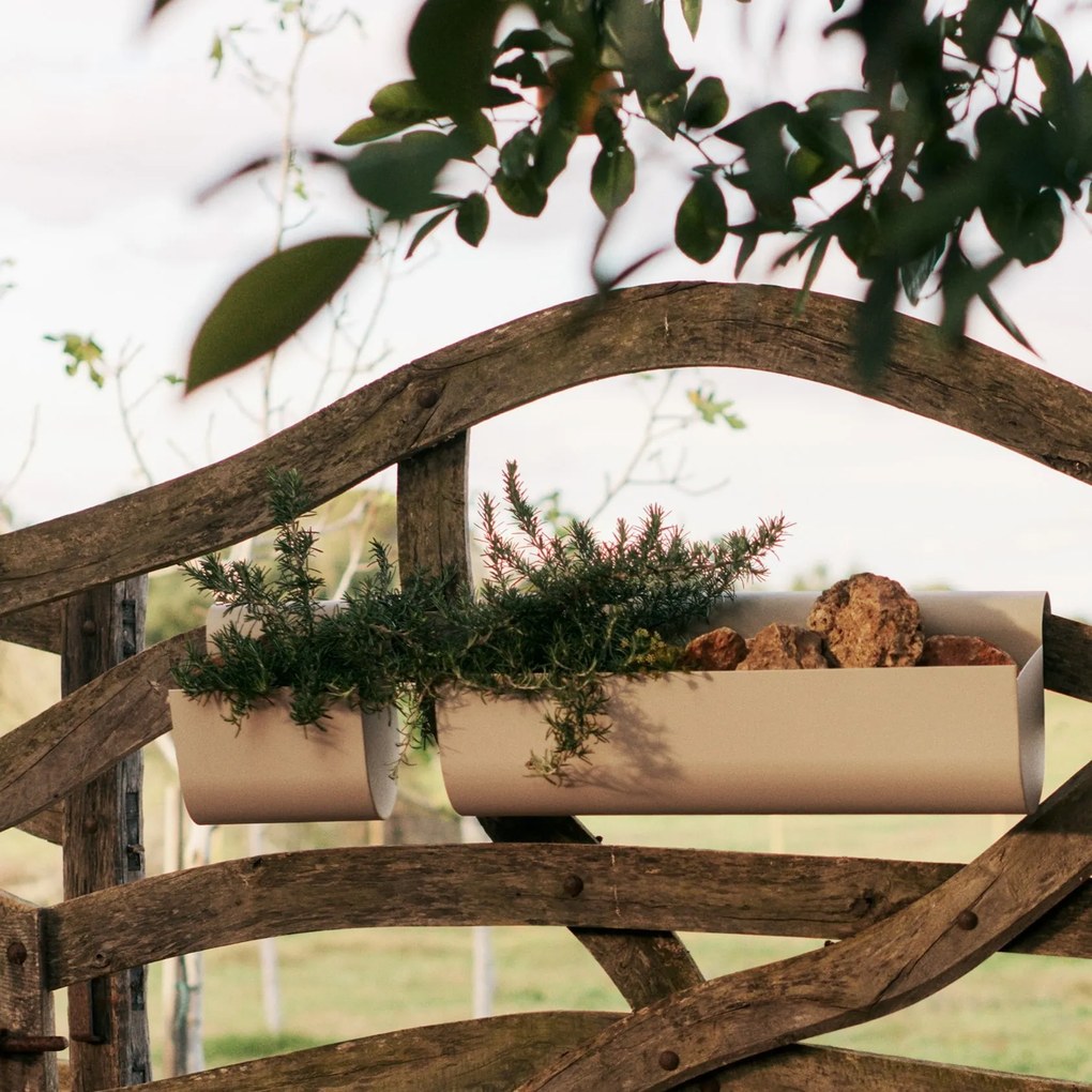 Ferm Living Závesný kvetináč na balkón Uma Cashmere Small