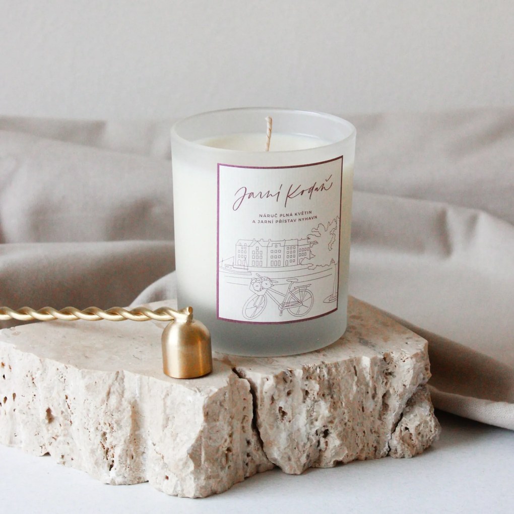 Bella Rose Ručne liata sójová sviečka Jarní Kodaň 220 g