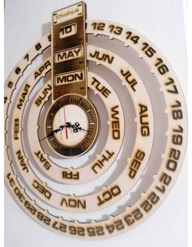Drevený kalendár hodiny gravírované laserom l SENTOP PR0161 HODINY PREGLEJKA GB