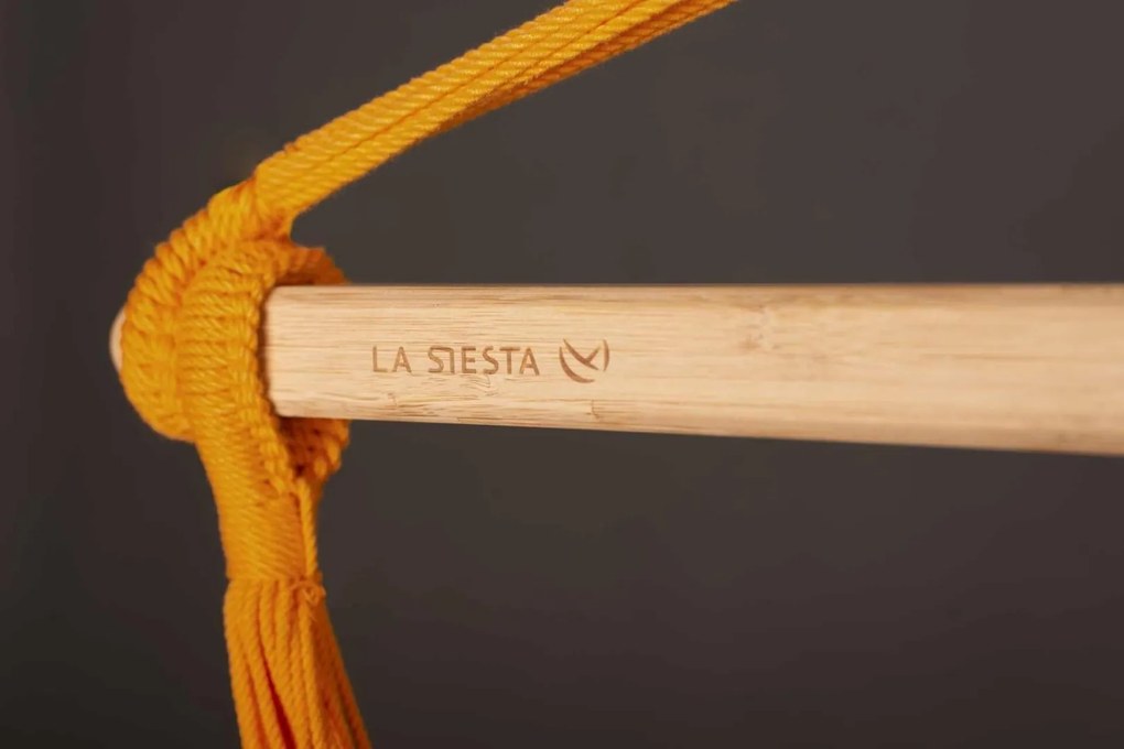 La Siesta HABANA COMFORT STRIPES - závesné hojdacie kreslo vyrobené z mäkkej organickej bavlny, látka: 100% organická bavlna / tyč: bambus / otočný čap: nerezová oceľ