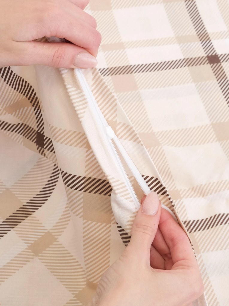 Bavlnená obliečka na vankúš Renforcé 40 × 60 cm – Káro krémové