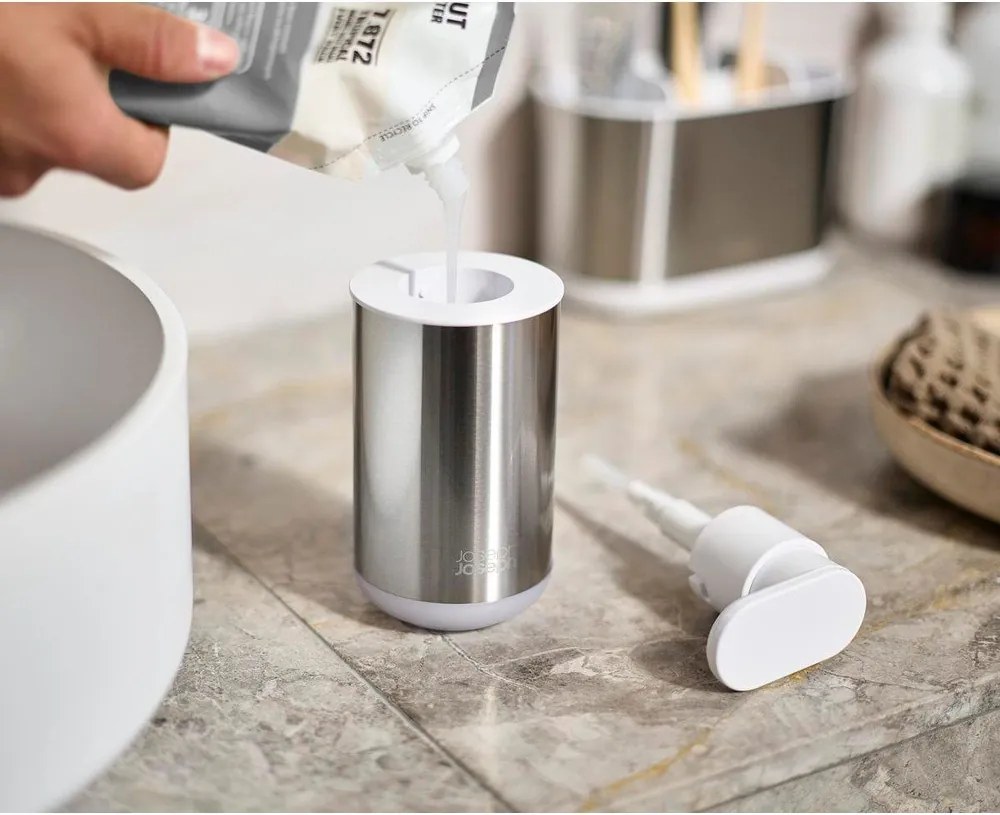 Dávkovač mydla z nehrdzavejúcej ocele v striebornej farbe 300 ml Duo Steel – Joseph Joseph