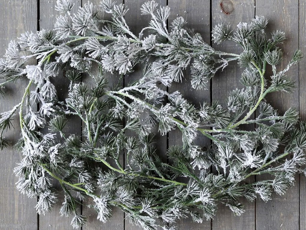 Vianočná cédrová girlanda so šiškami a bobuľami Cedar Garland - 160 cm