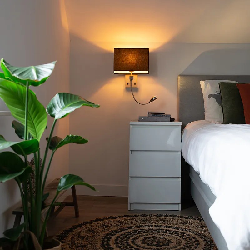 Oceľová nástenná lampa s čiernym tienidlom a čítacím ramenom vrátane LED - Bergamo