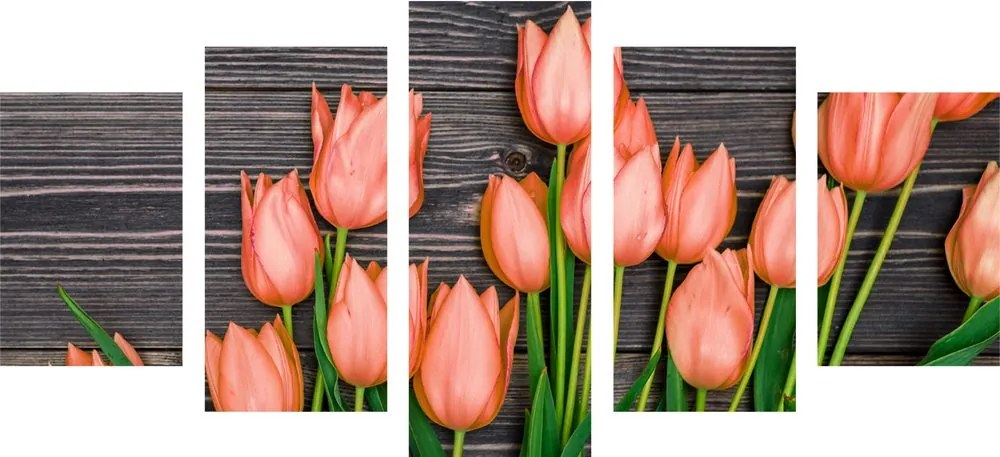 5-dielny obraz očarujúce oranžové tulipány na drevenom podklade
