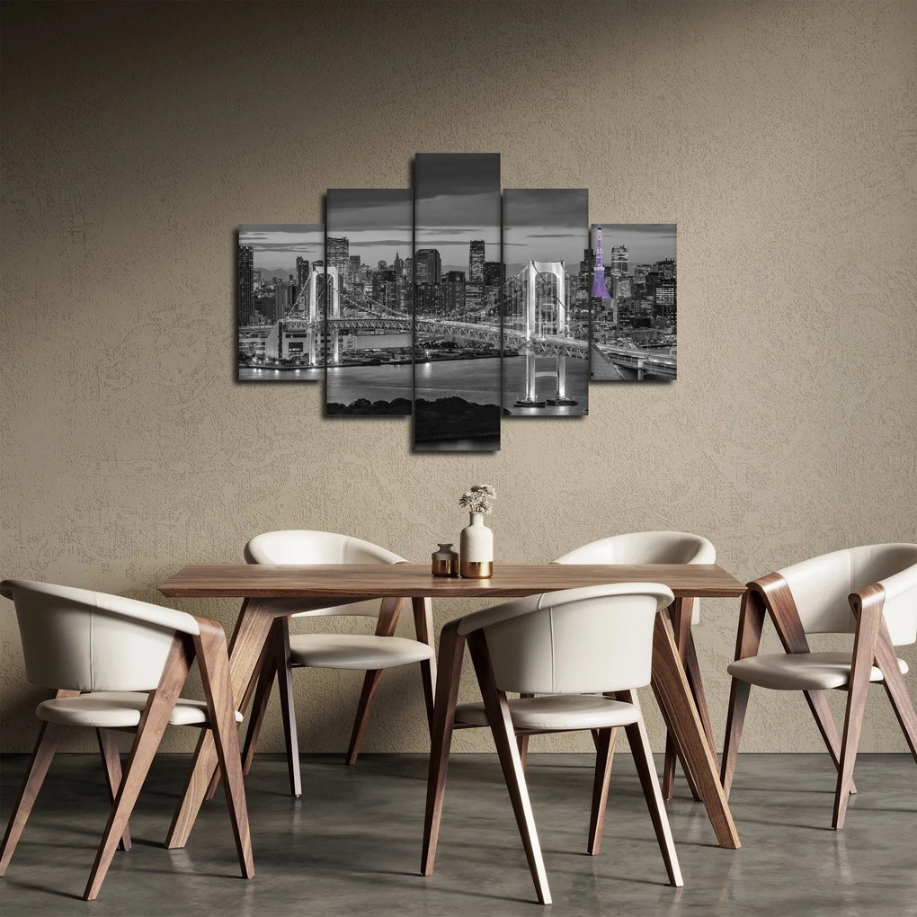 Obraz - Veľkomesto s fialovou vežou (150x105 cm)