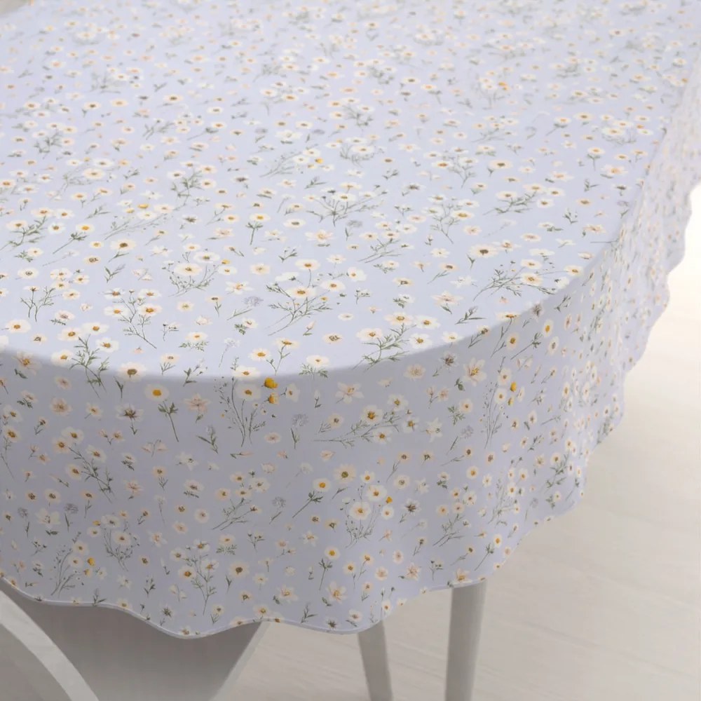 Biante Bavlnený oválny obrus Sandra SA-617 Margarétky na svetlo modrom 60x100 cm