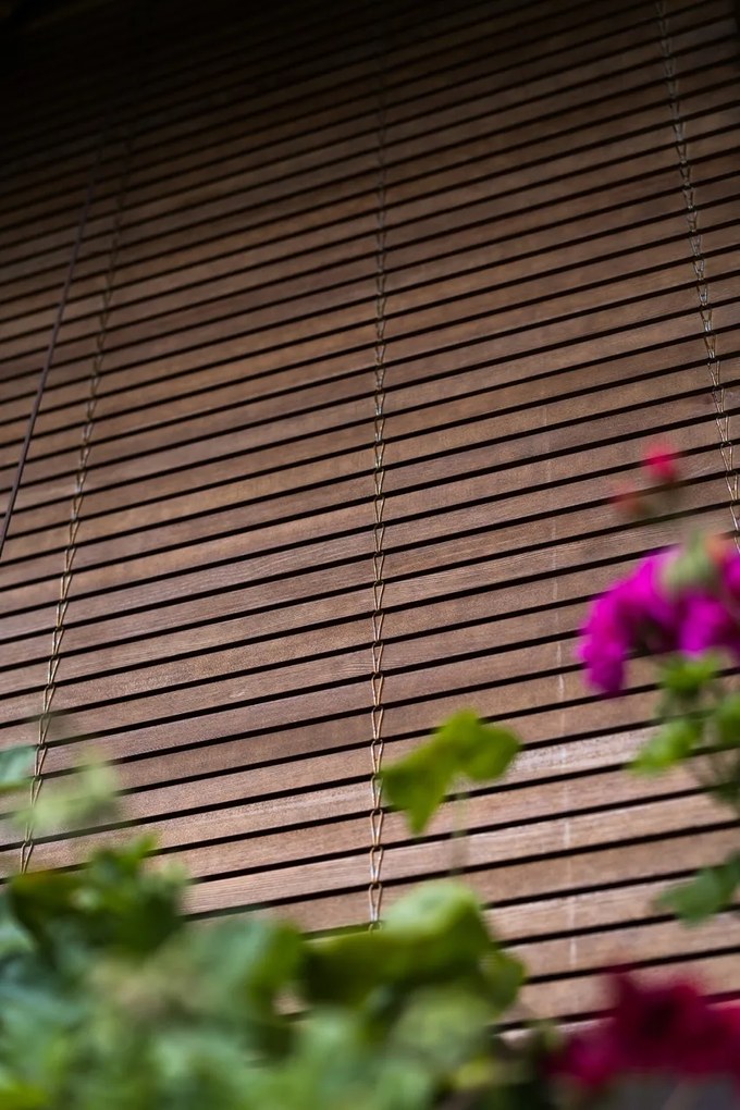 Drevená roleta na pergole - hnedá Šírka rolety: 100 cm, Rozvin rolety: 220 cm