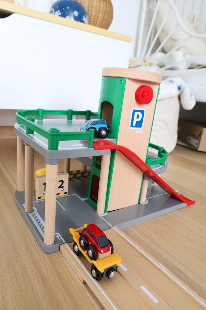 Brio - Poschodové parkovacie garáže s výťahom