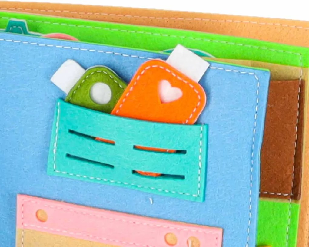 KIK Senzorická edukačná 3D manipulačná knižka Dom z filcu