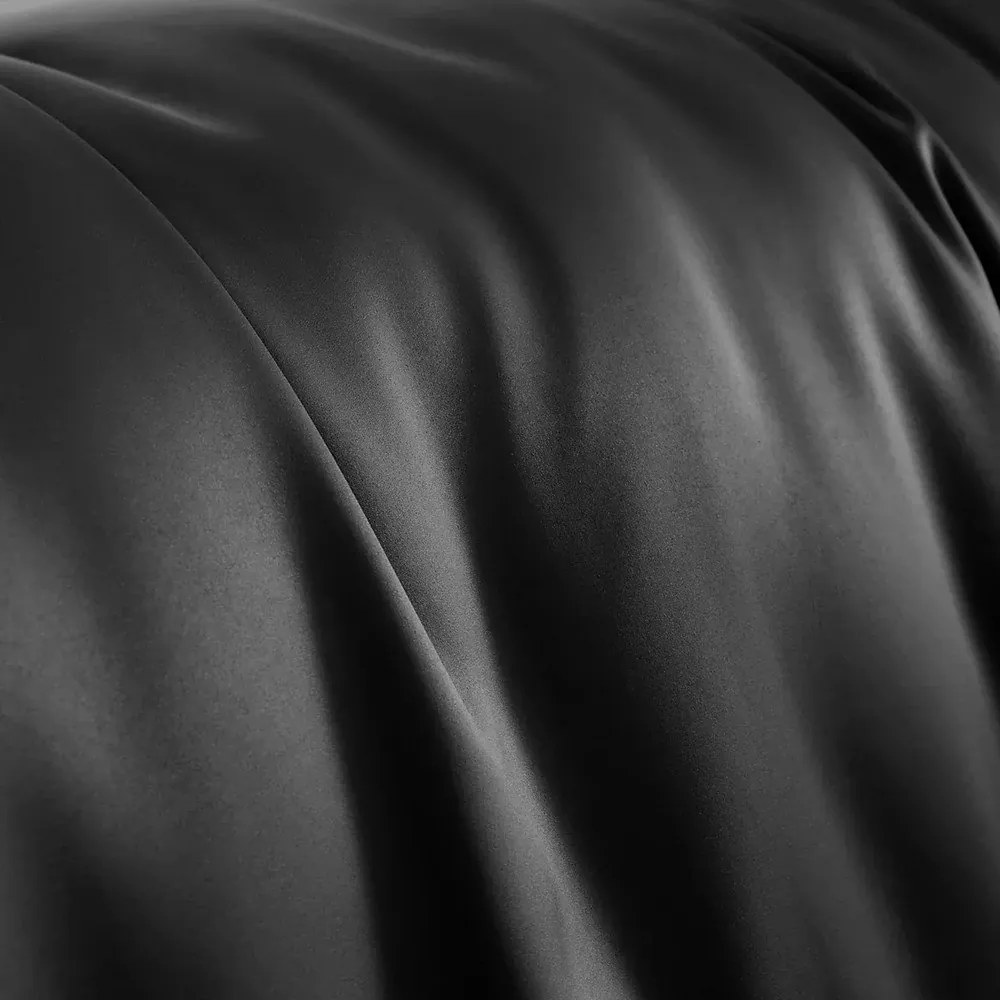 Čierne saténové obliečky na dvojlôžko 200x200 cm Silky Soft – Catherine Lansfield