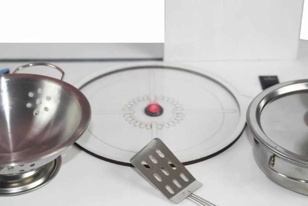 Drevená kuchynka s príslušenstvom - biela/sivá