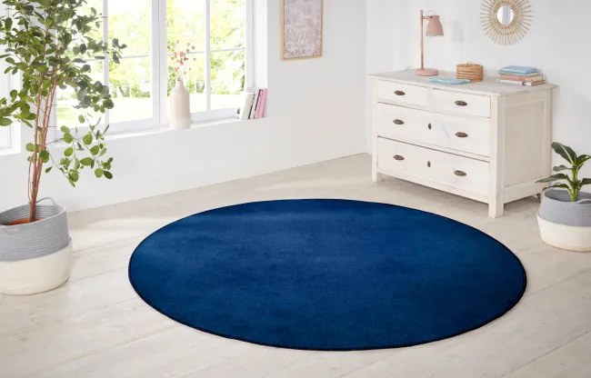Koberec Hanse Home Nasty tmavomodrý kruh