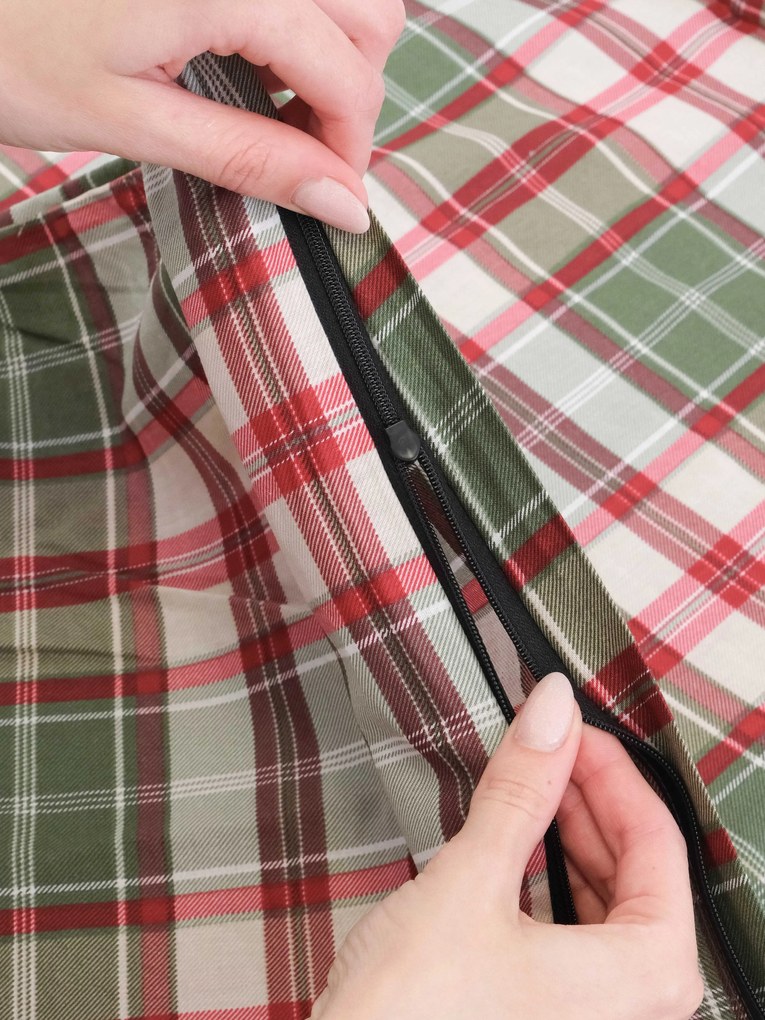 Vianočná bavlnená obliečka na vankúšik Renforcé 40 × 40 cm - Káro zelené