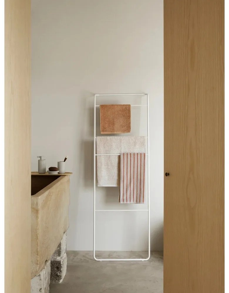 Krémovobiela nádobka na mydlo z polyresínu Kua – Blomus