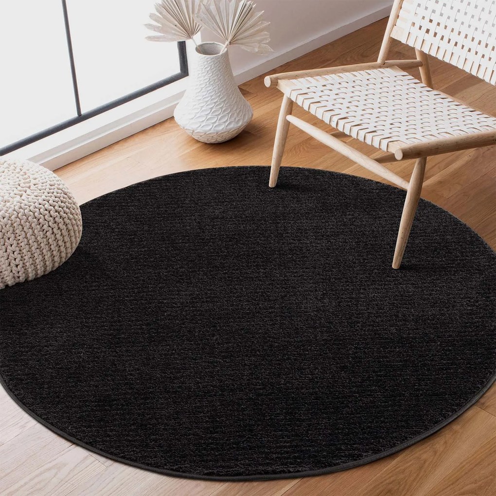Dekorstudio Okrúhly jednofarebný koberec FANCY 900 - čierny Priemer koberca: 200cm