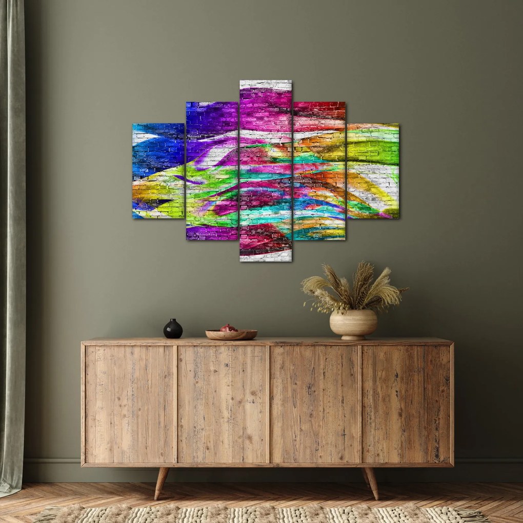 Obraz - Tehlový múr s farebnými plameňmi (150x105 cm)