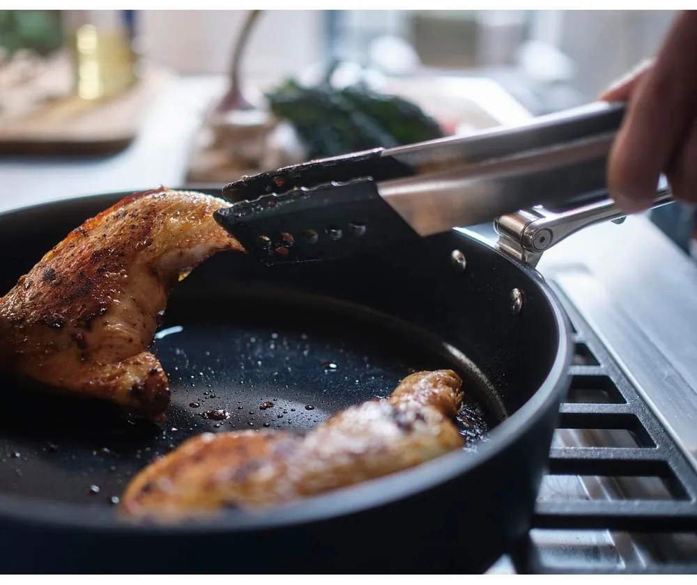 Panvice v súprave 2 ks s keramickým povrchom Space – Joseph Joseph