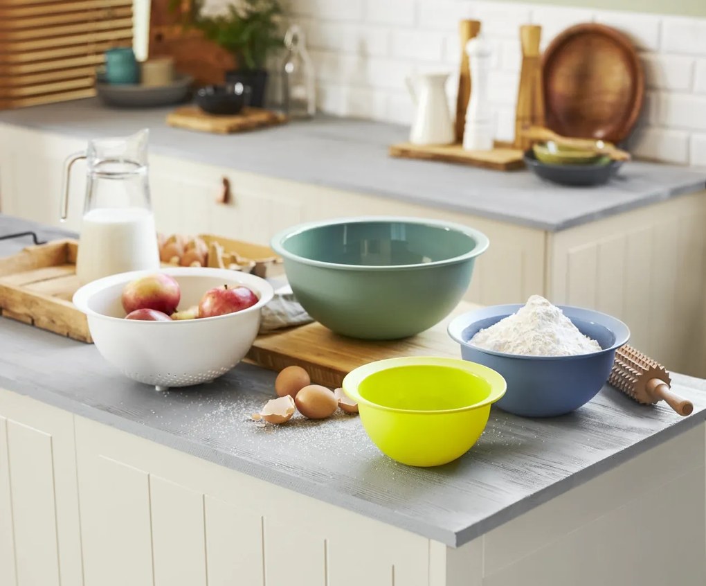 Rotho Plastové misky - súprava 3 kuchynských misiek a sitka CARUBA, mix farieb