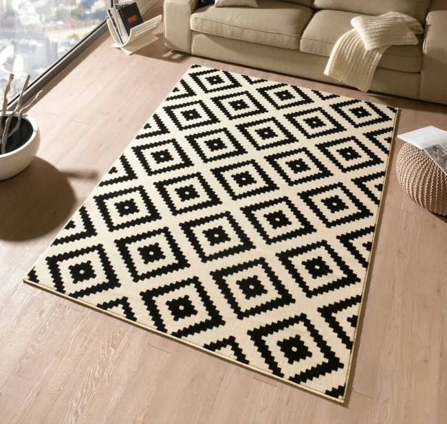 Koberec Hanse Home Hamla Diamond čierny / krémový