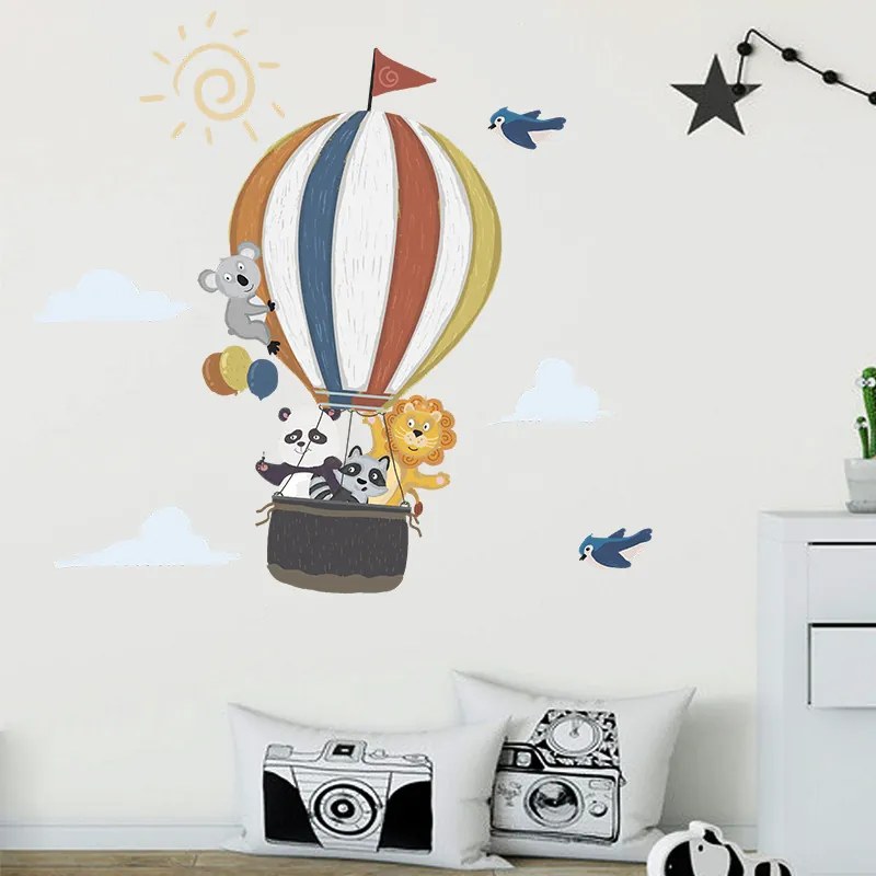 PIPPER | Samolepka na stenu "Teplovzdušný balón so zvieratkami" 99x110 cm