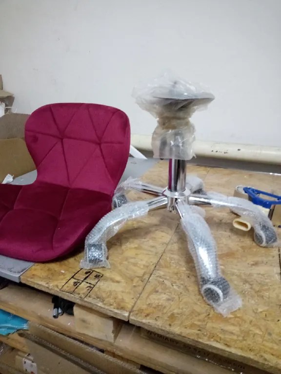 AKCIA Bordové kancelárske kreslo AVOLA VELVET II. akosť
