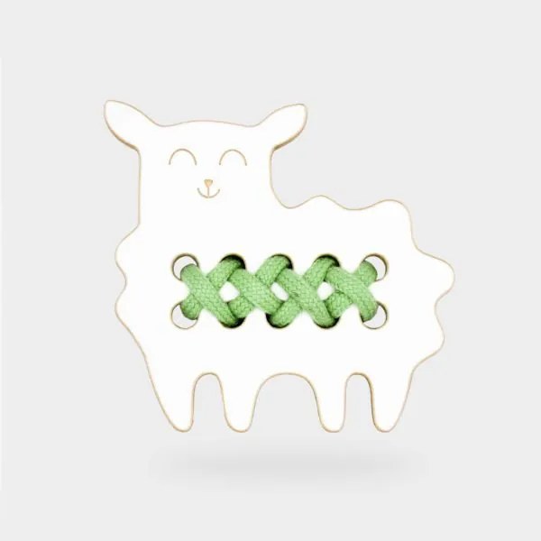 Montessori drevená prepletacia hračka - ovečka