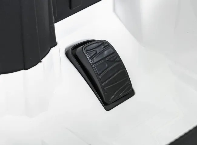 Elektrické autíčko Land Rover Defender 110 SVX biele