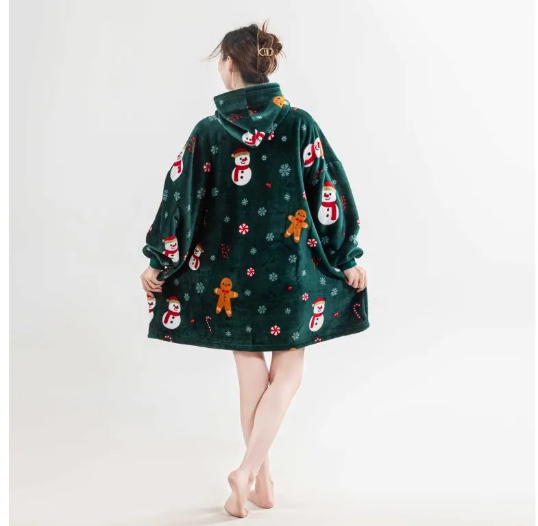 Baránková mikinová deka s rukávmi a kapucňou SNOWMAN AND GINGERBREAD, zelená