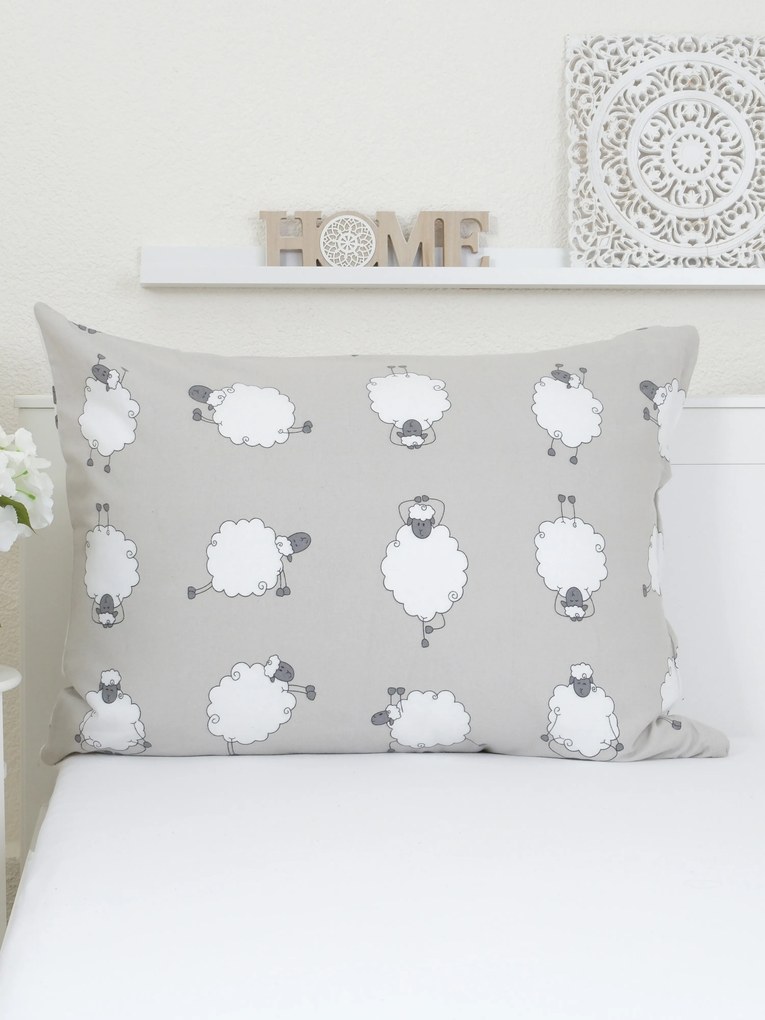 Flanelová obliečka na vankúš 70 x 90 cm - Ovečky Morning Yoga