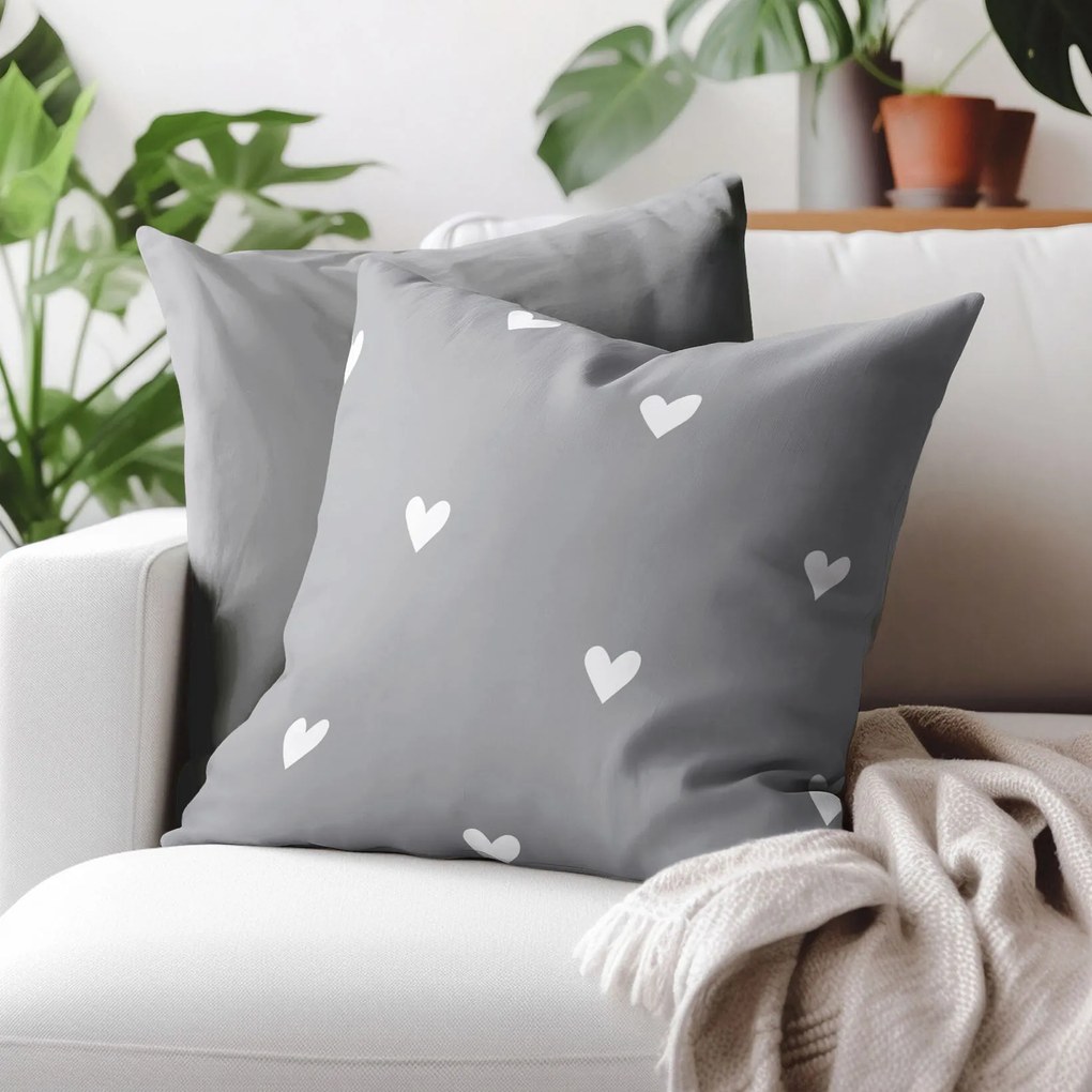 Goldea bavlnená obliečka na vankúš - srdiečka na sivom 50 x 50 cm