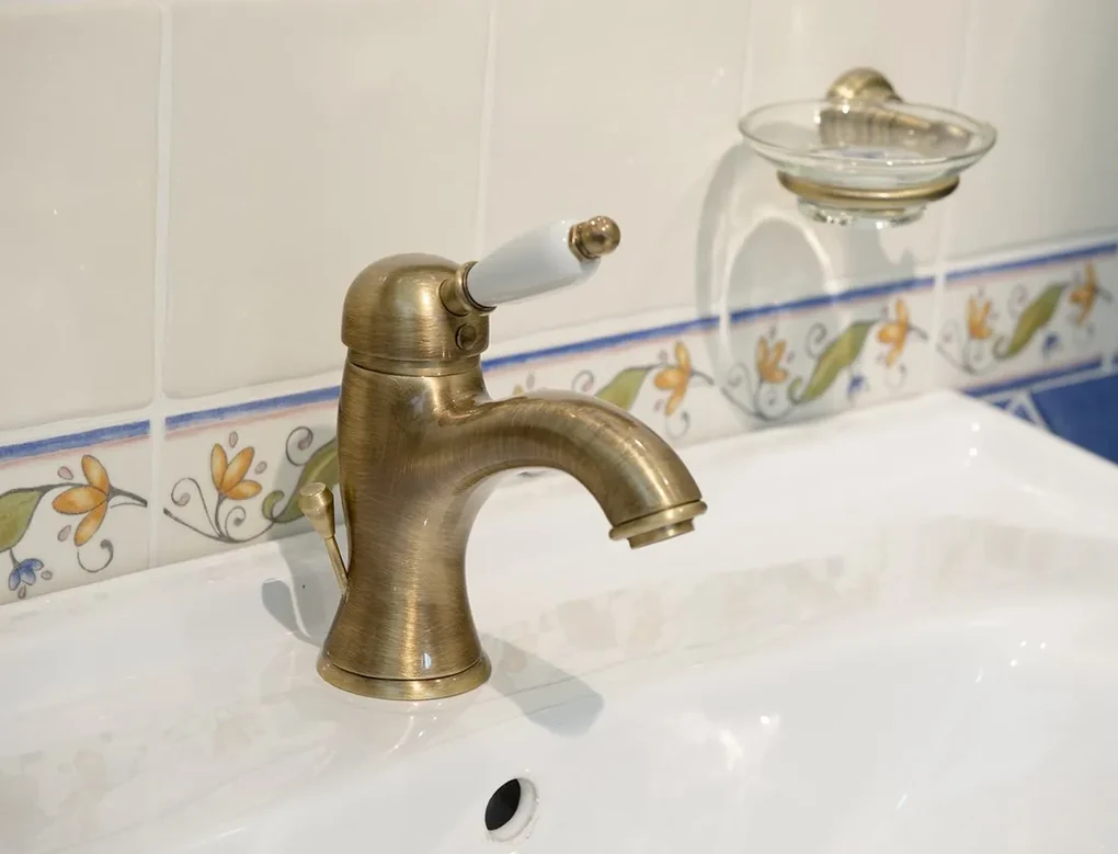 Sapho Sapho, KIRKÉ WHITE podomietková sprchová batéria, 2 výstupy, biela páčka, bronz, KI42BB