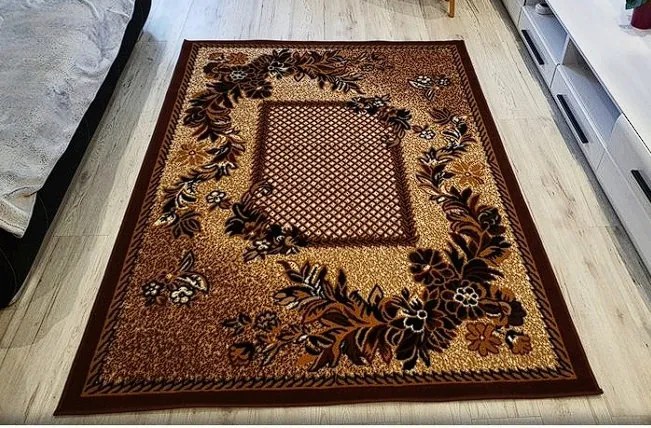 Hnedý koberec Shiraz BCF Mriezka – klasický vzor do interiéru Rozmer: 150x210 cm