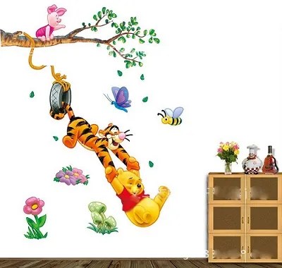 Veselá Stena Samolepka Medvedík Pu na hojdačke