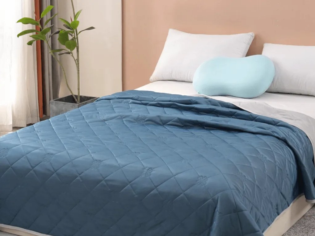 Chladiaca letná prikrývka ELARIA, tmavomodrá Rozmer: 160 x 200 cm