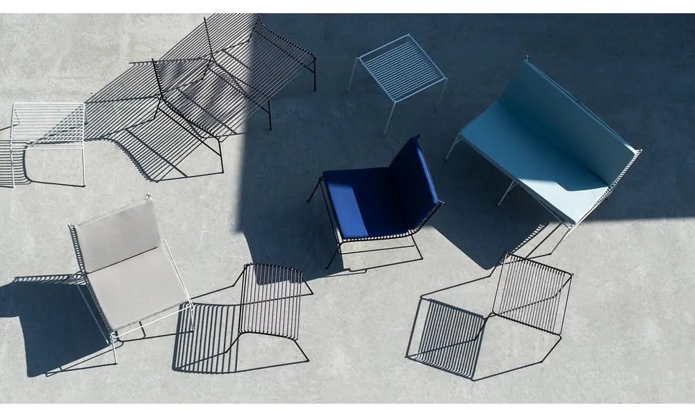 Biele kovové záhradné kreslo String – Hübsch